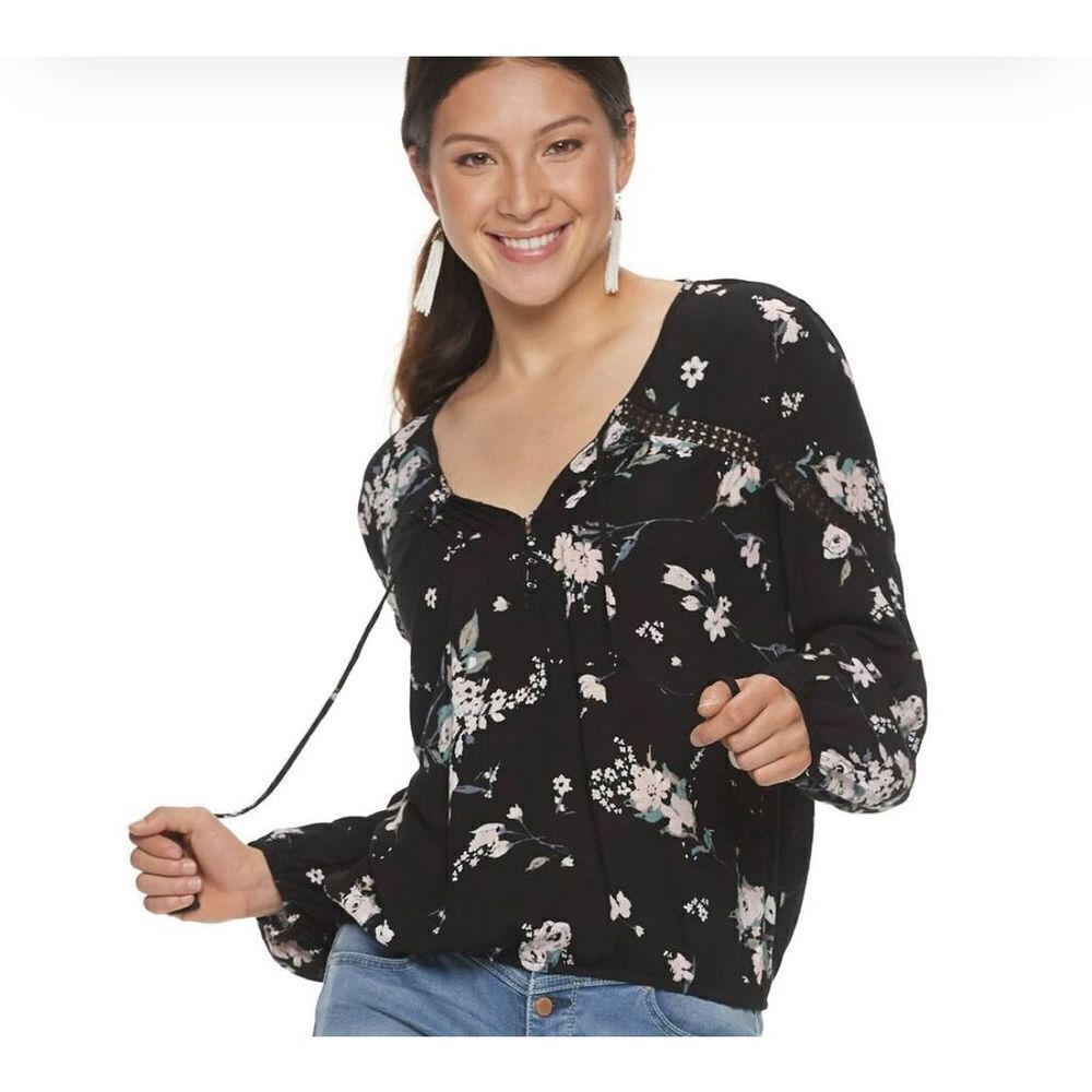 American Rag Cie Tossed Floral Print Rayon Top Size Medium NWT